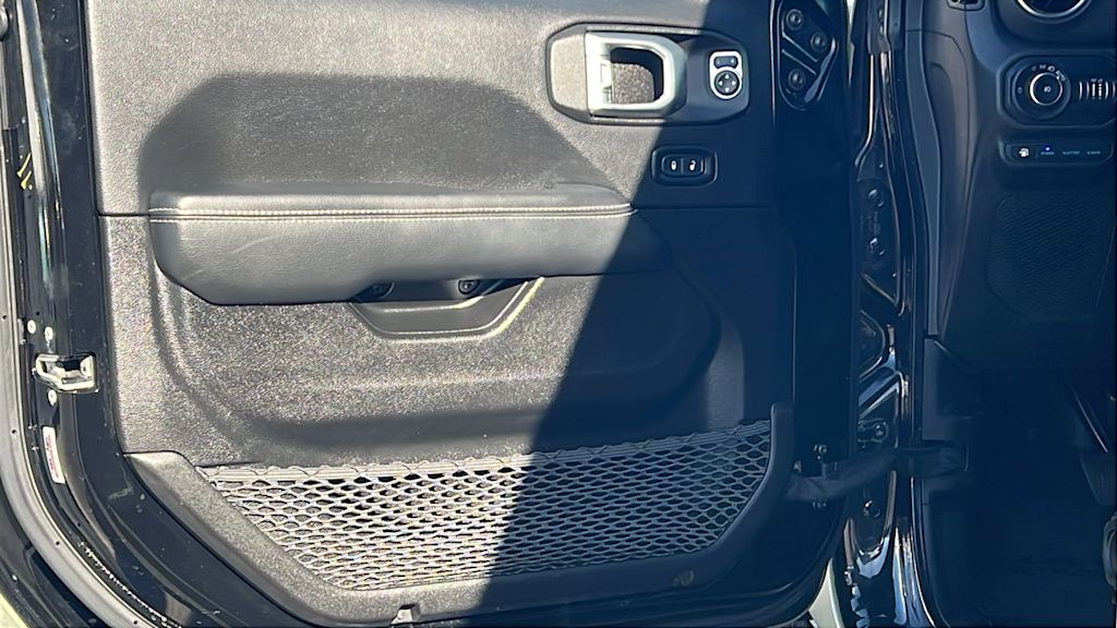 Thumbnail: 2022 Jeep Wrangler - 29