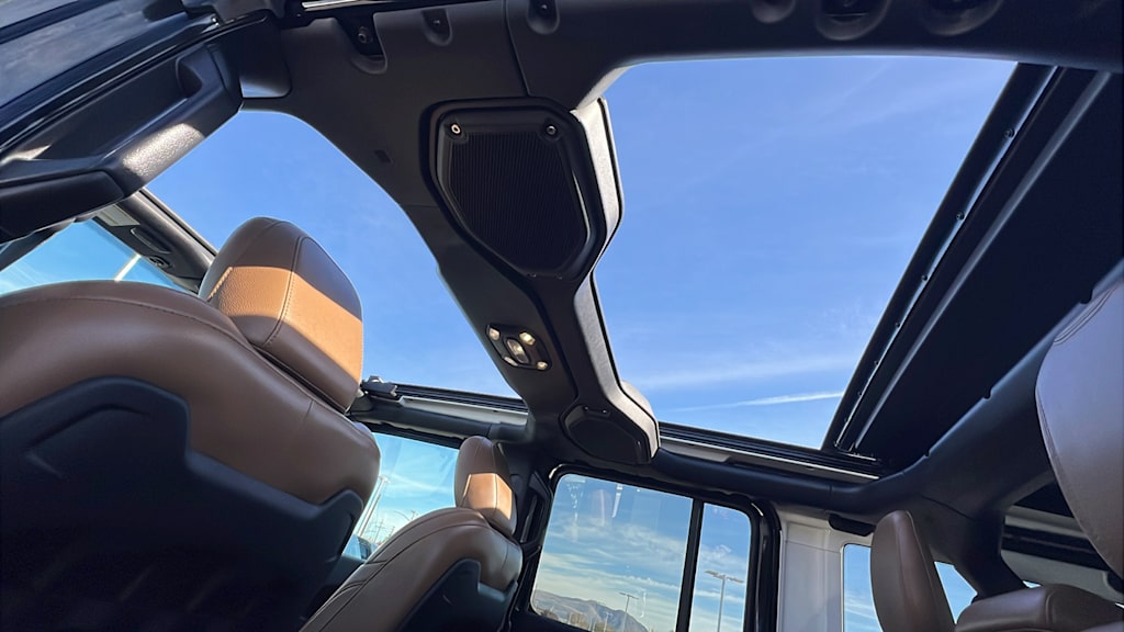 Thumbnail: 2022 Jeep Wrangler - 33