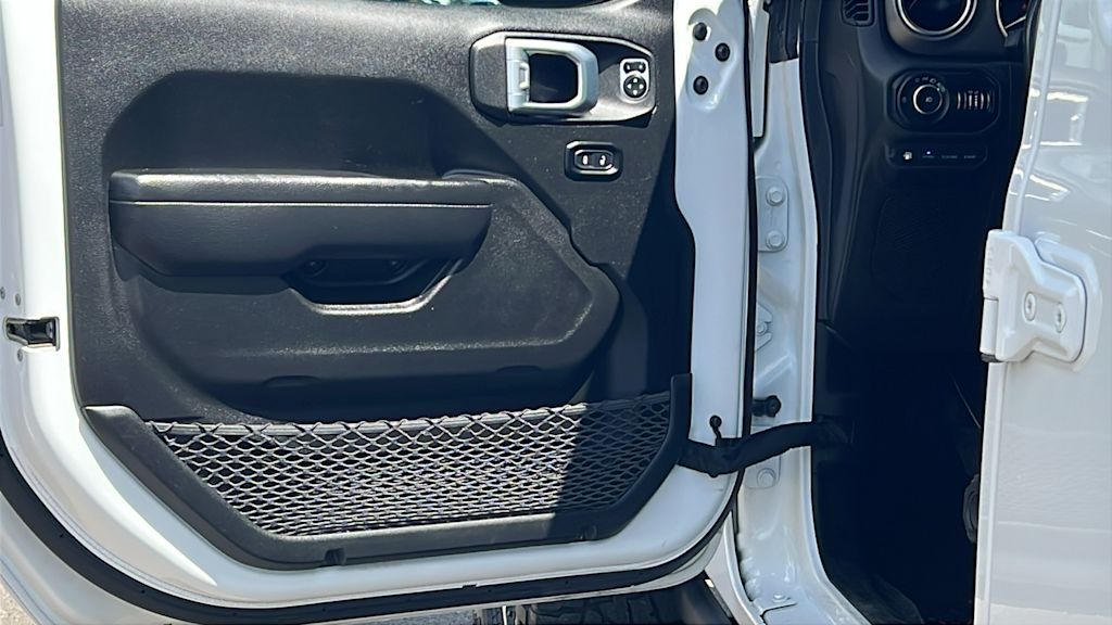 Thumbnail: 2022 Jeep Wrangler - 29