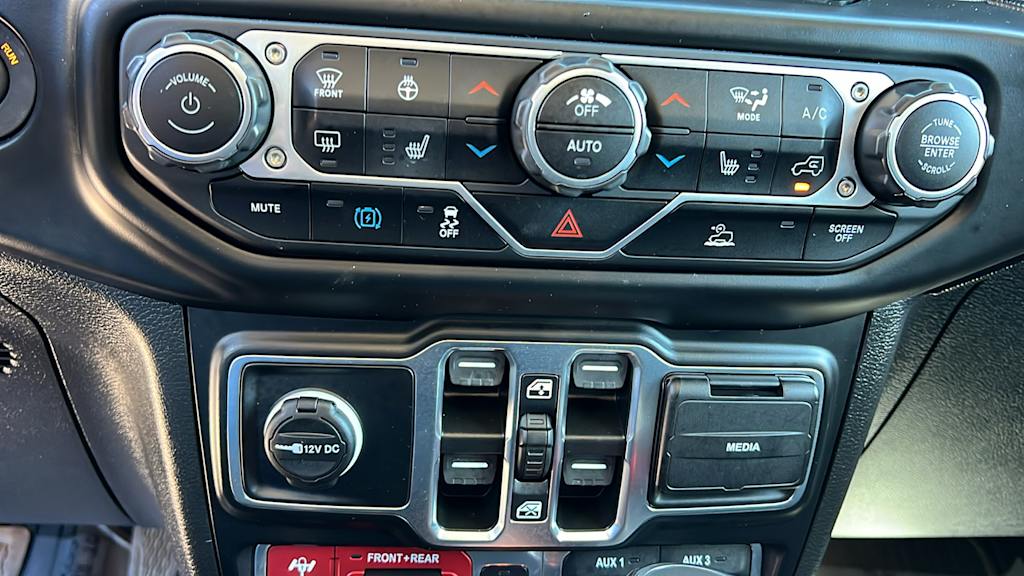 Thumbnail: 2023 Jeep Wrangler - 23