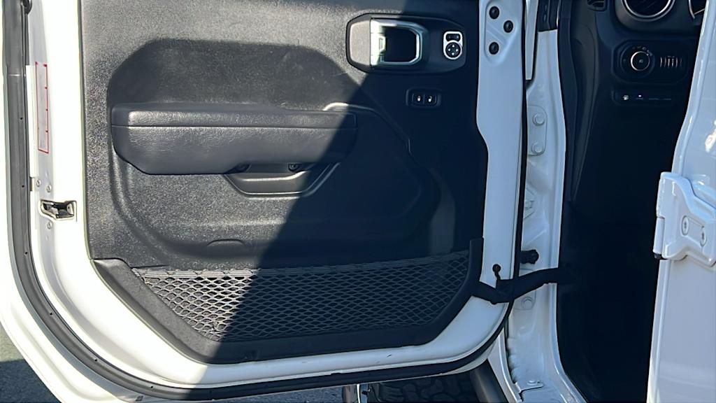 Thumbnail: 2022 Jeep Wrangler - 29