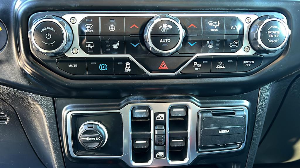 Thumbnail: 2022 Jeep Wrangler - 24