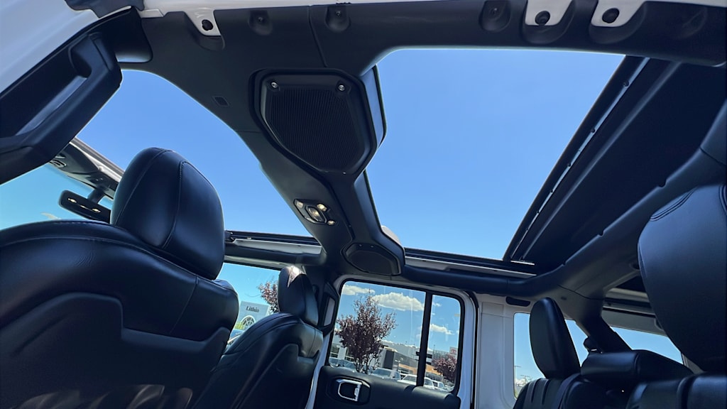 Thumbnail: 2023 Jeep Wrangler - 32
