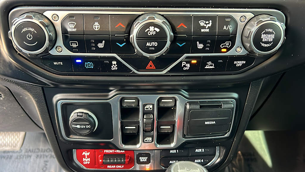 Thumbnail: 2022 Jeep Wrangler - 23