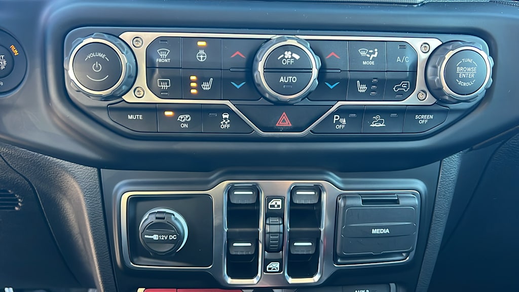 Thumbnail: 2023 Jeep Wrangler - 22