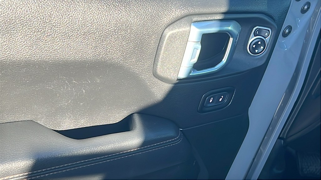 Thumbnail: 2021 Jeep Wrangler - 28