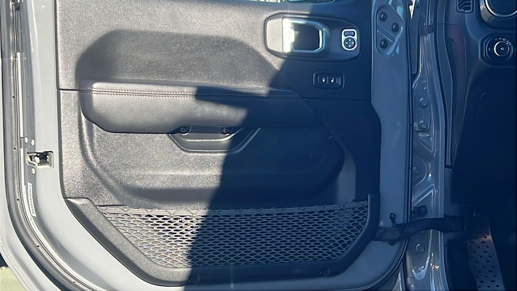 Thumbnail: 2021 Jeep Wrangler - 29