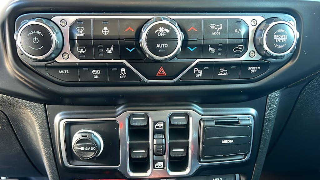 Thumbnail: 2021 Jeep Wrangler - 23