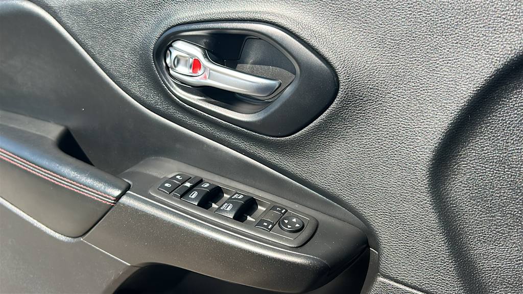 Thumbnail: 2021 Jeep Cherokee - 26