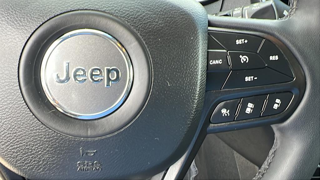 Thumbnail: 2022 Jeep Cherokee - 27