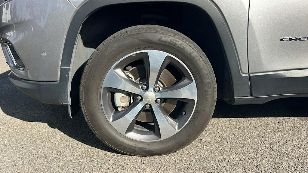 Thumbnail: 2019 Jeep Cherokee - 6