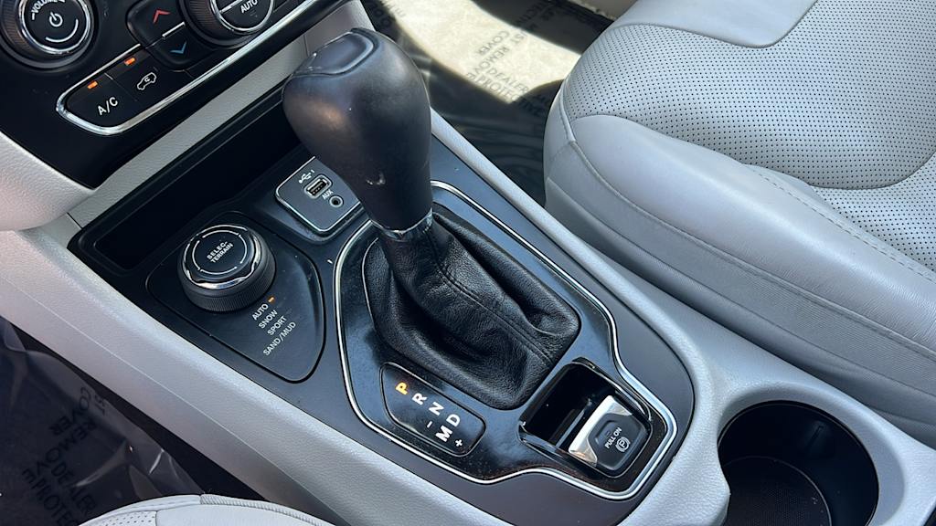 Thumbnail: 2020 Jeep Cherokee - 16