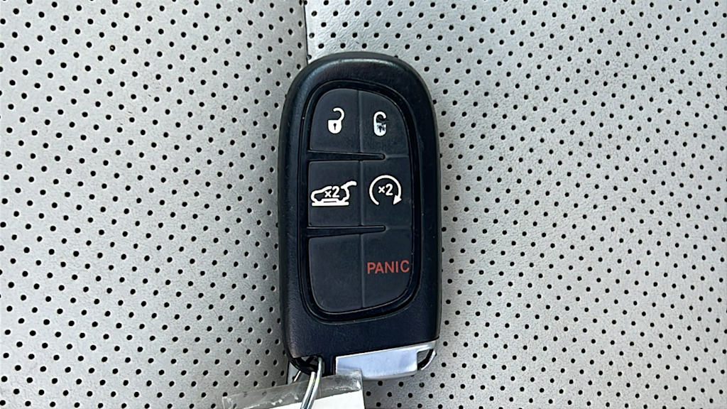 Thumbnail: 2020 Jeep Cherokee - 19