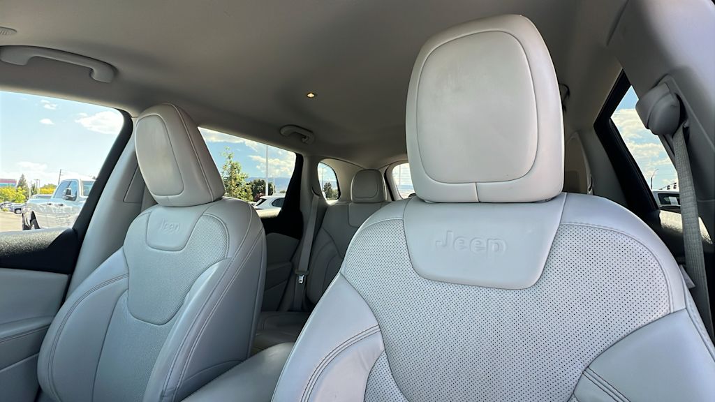 Thumbnail: 2020 Jeep Cherokee - 11