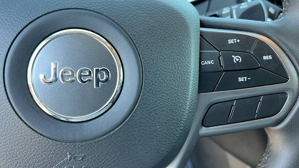 Thumbnail: 2020 Jeep Cherokee - 27