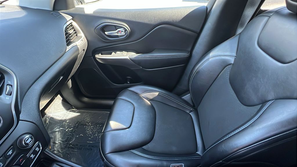 Thumbnail: 2020 Jeep Cherokee - 11