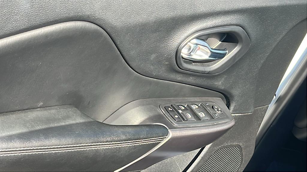 Thumbnail: 2020 Jeep Cherokee - 28