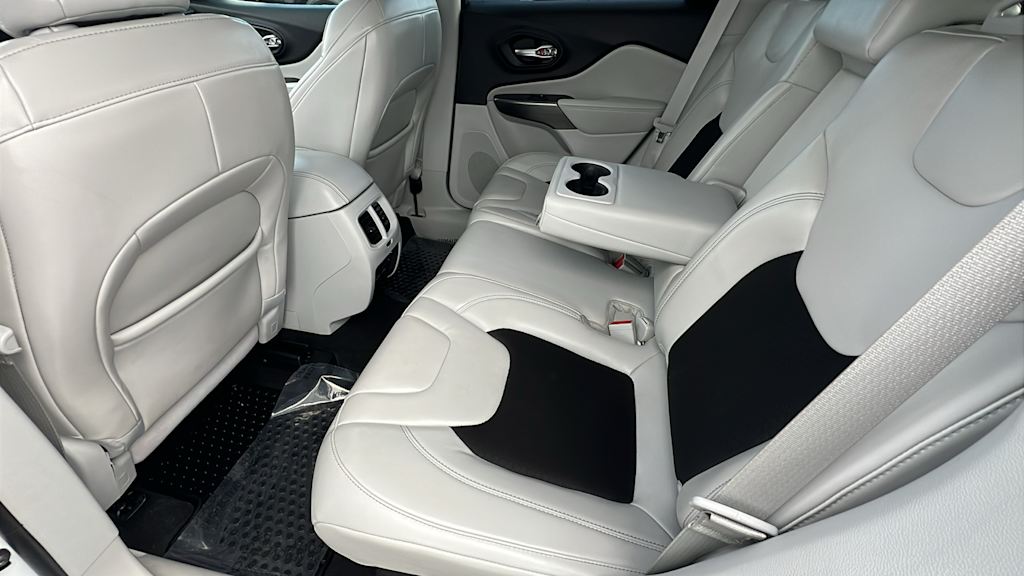 Thumbnail: 2020 Jeep Cherokee - 28