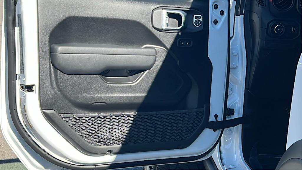 Thumbnail: 2026 Jeep Wrangler - 28
