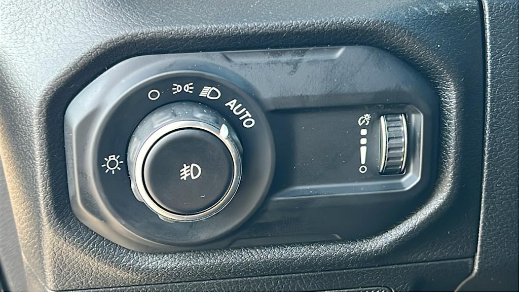 2025 Jeep Wrangler Sport 28
