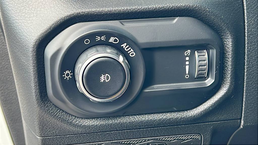 2025 Jeep Wrangler Sport 28