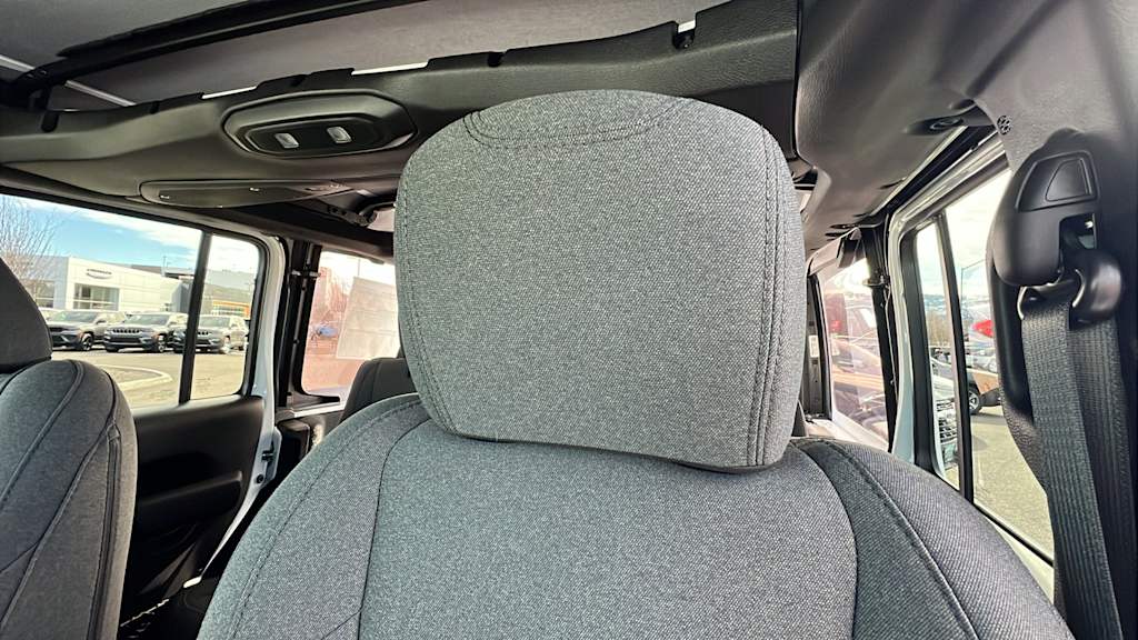2025 Jeep Wrangler Sport 27