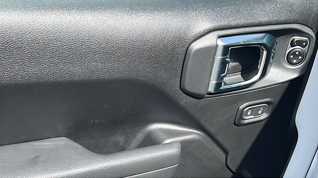 2025 Jeep Wrangler Sport 28