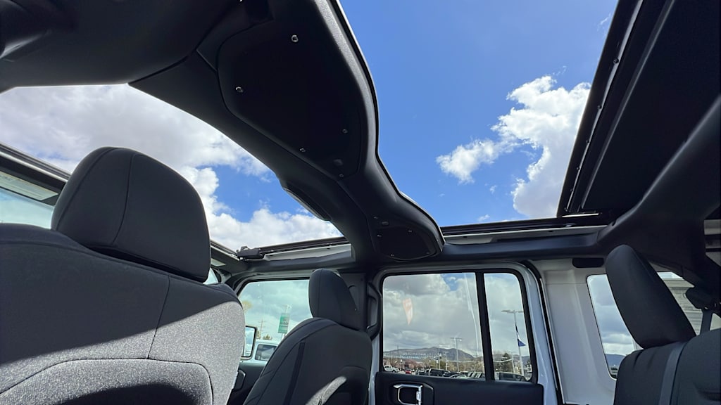 2025 Jeep Wrangler Sport 31