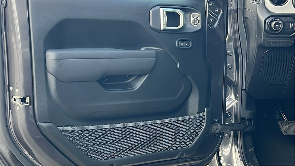 2025 Jeep Wrangler Sport 28