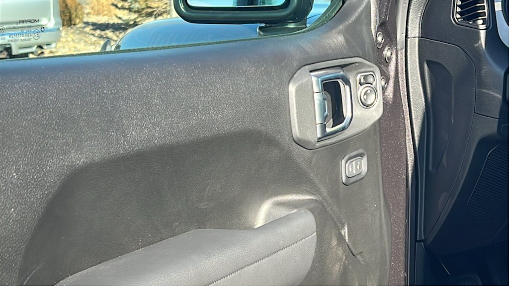 2025 Jeep Wrangler Sport 28