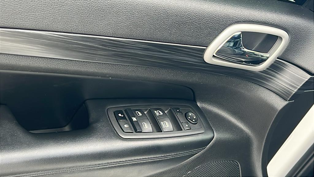 Thumbnail: 2022 Jeep Grand Cherokee - 28