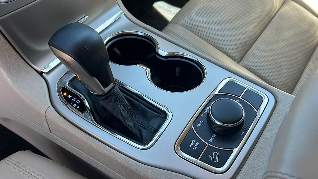 Thumbnail: 2016 Jeep Grand Cherokee - 15