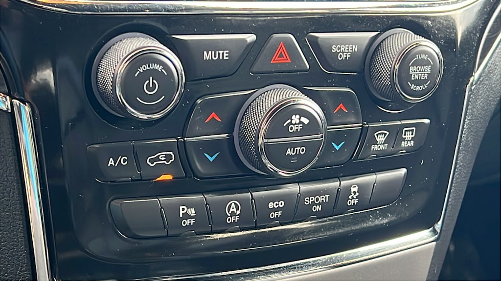 Thumbnail: 2022 Jeep Grand Cherokee - 22