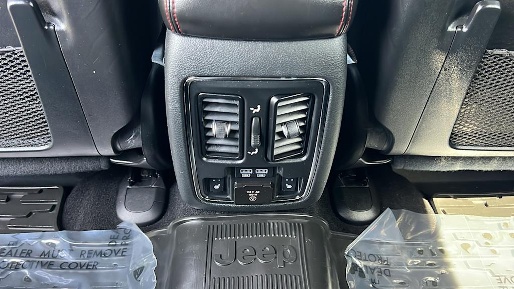 Thumbnail: 2020 Jeep Grand Cherokee - 28