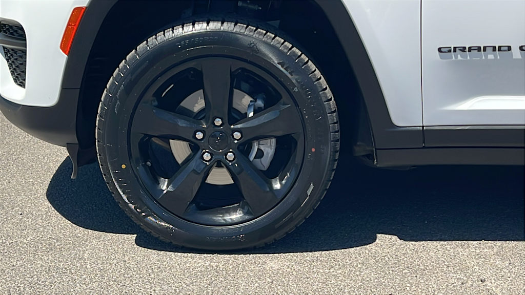 Thumbnail: 2023 Jeep Grand Cherokee - 8