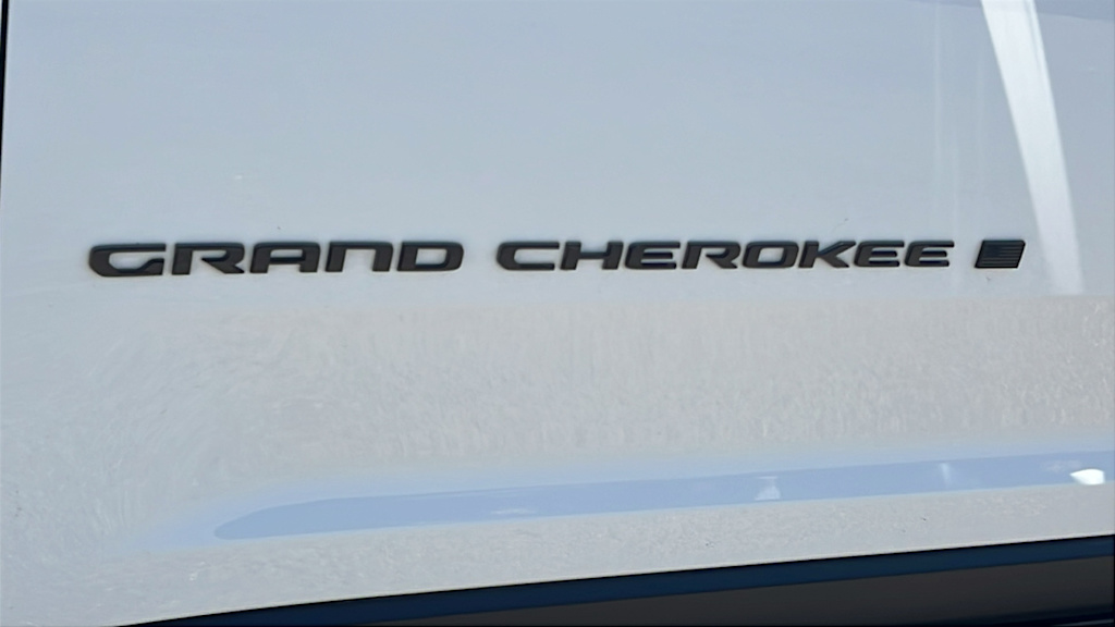 Thumbnail: 2023 Jeep Grand Cherokee - 7