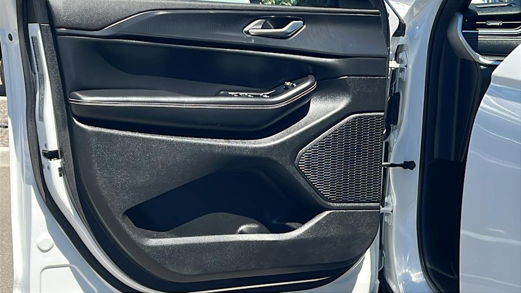 Thumbnail: 2023 Jeep Grand Cherokee - 29