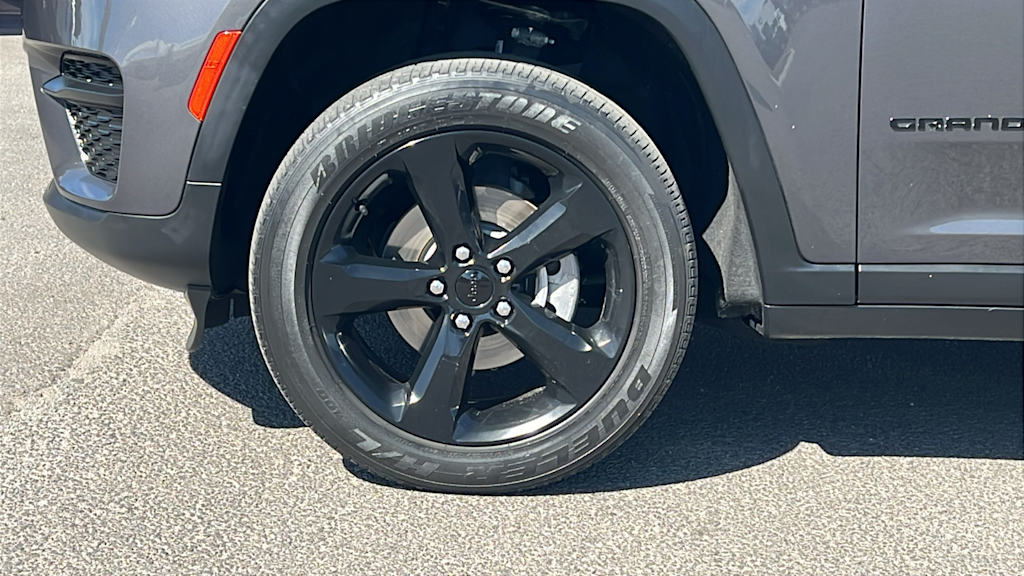 Thumbnail: 2023 Jeep Grand Cherokee - 8