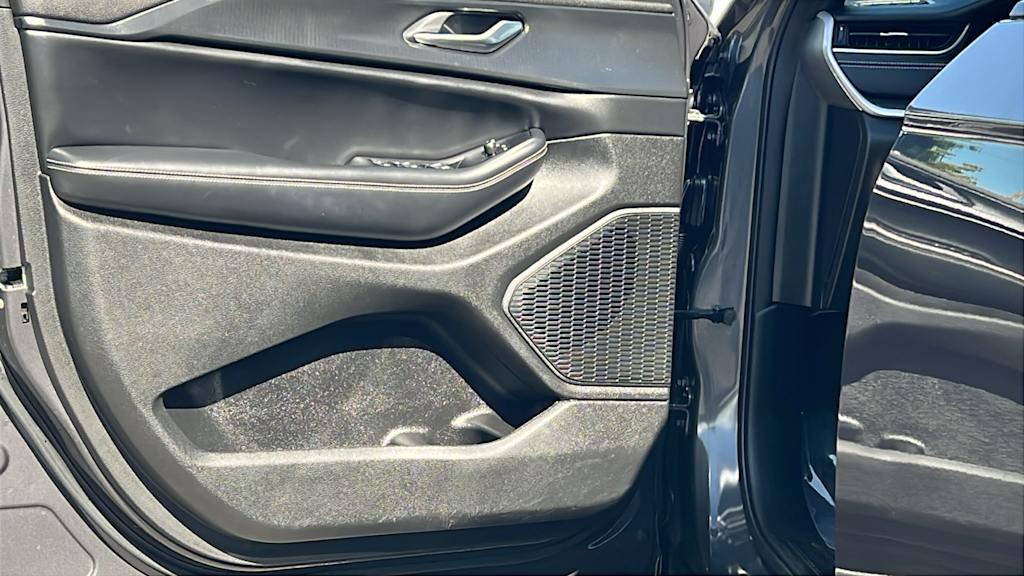 Thumbnail: 2023 Jeep Grand Cherokee - 28