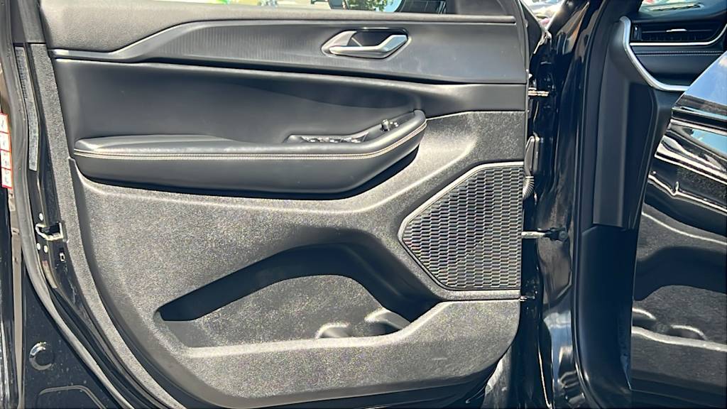 Thumbnail: 2023 Jeep Grand Cherokee - 28