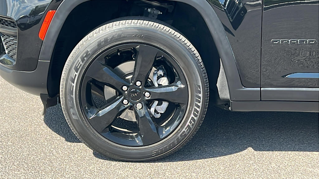 Thumbnail: 2023 Jeep Grand Cherokee - 8