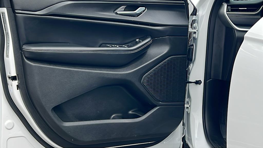 Thumbnail: 2023 Jeep Grand Cherokee - 29