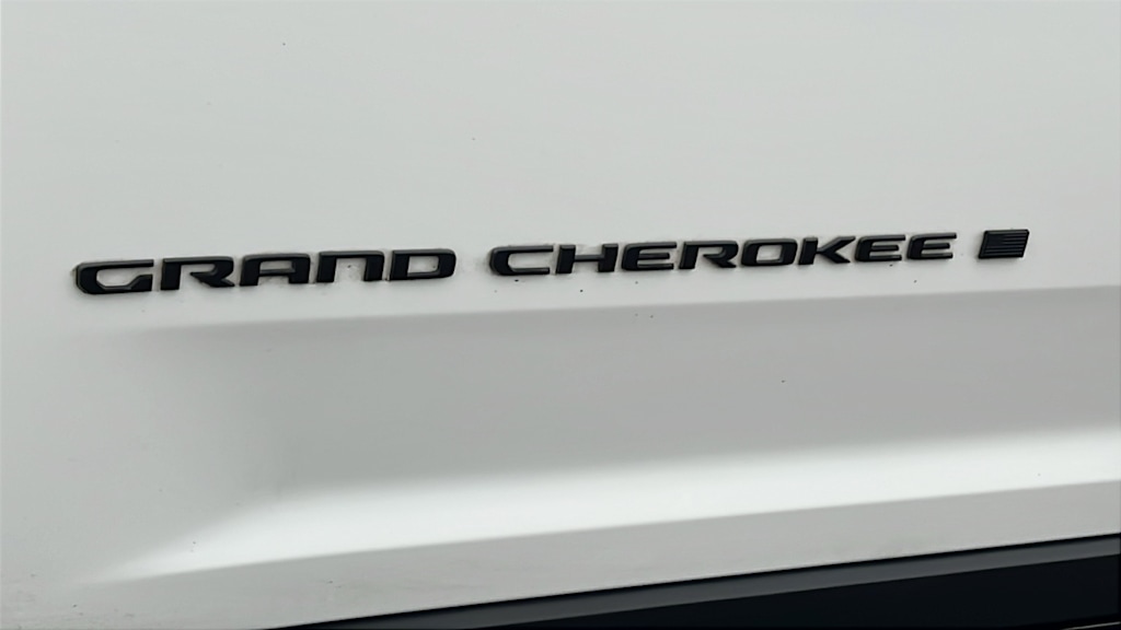 Thumbnail: 2023 Jeep Grand Cherokee - 7