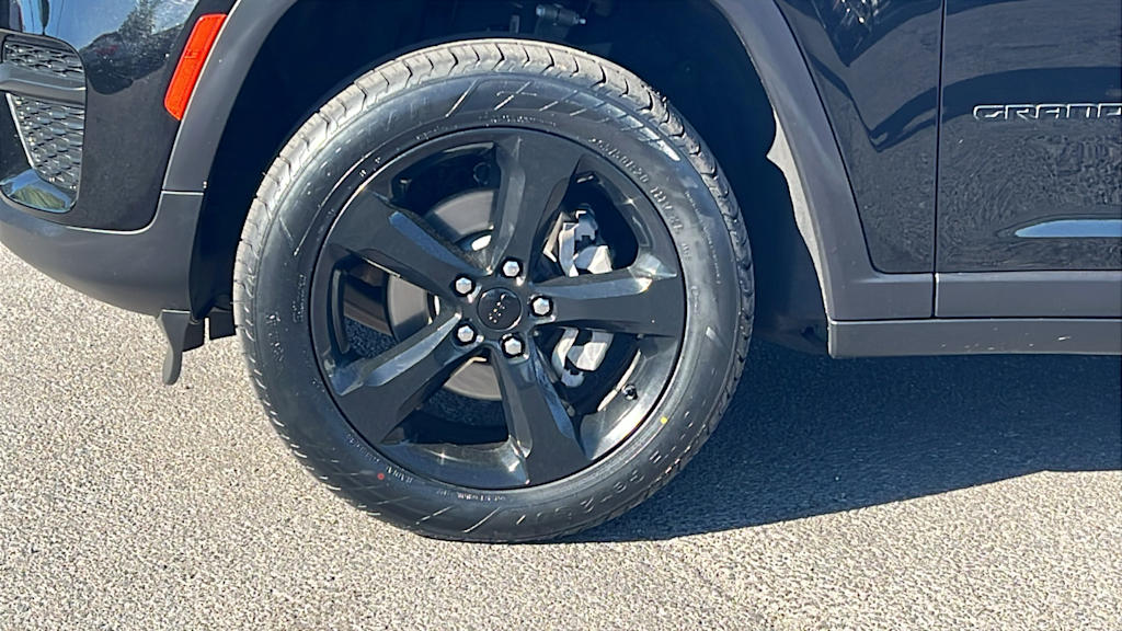 Thumbnail: 2023 Jeep Grand Cherokee - 7