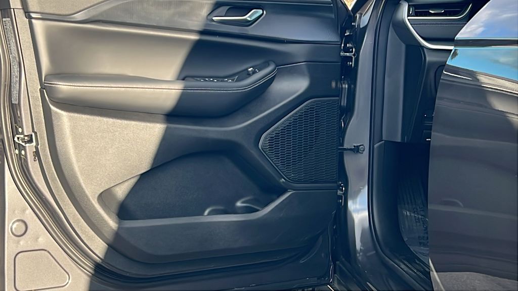 Thumbnail: 2026 Jeep Grand Cherokee - 28