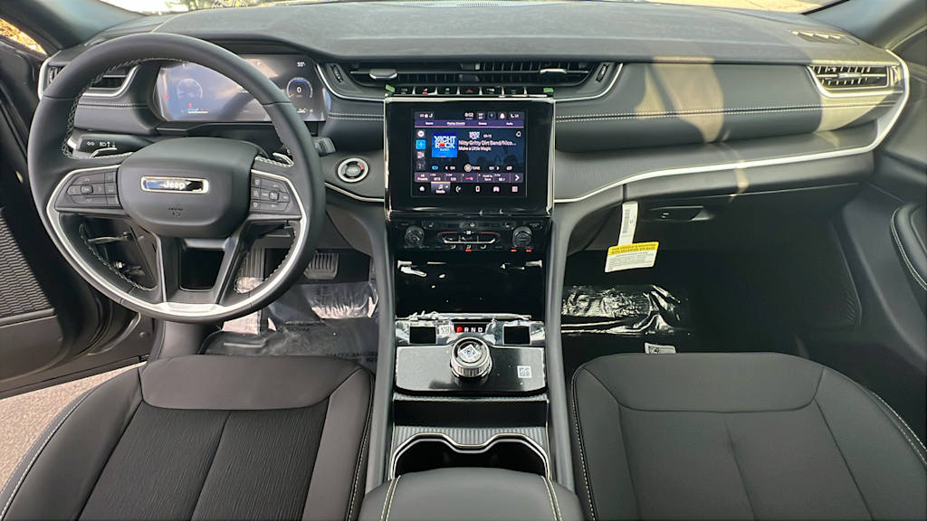 Thumbnail: 2026 Jeep Grand Cherokee - 14