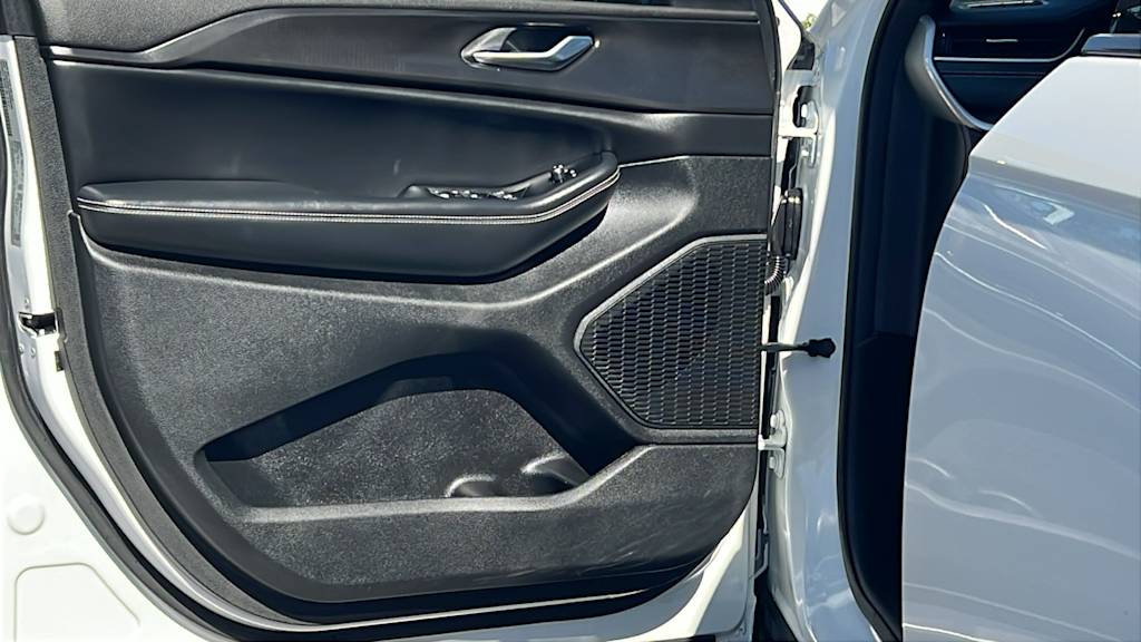 Thumbnail: 2023 Jeep Grand Cherokee - 29