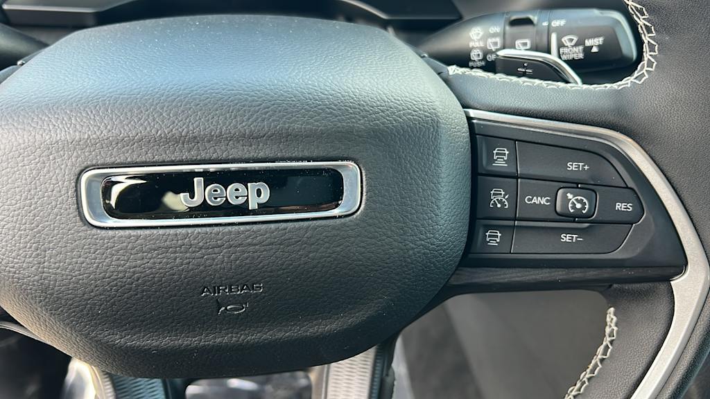 2025 Jeep Grand Cherokee Altitude 27