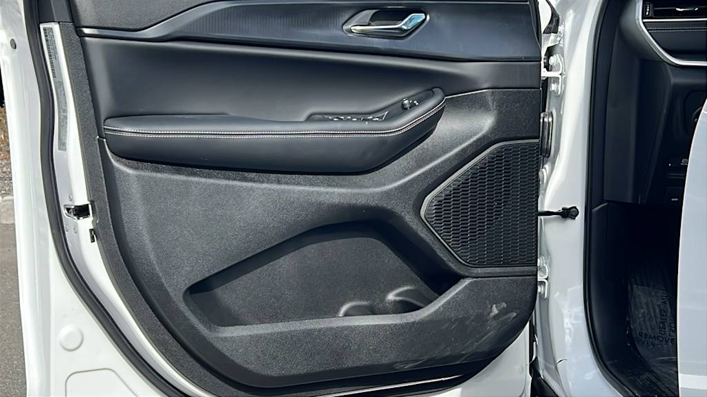 2025 Jeep Grand Cherokee Altitude 29
