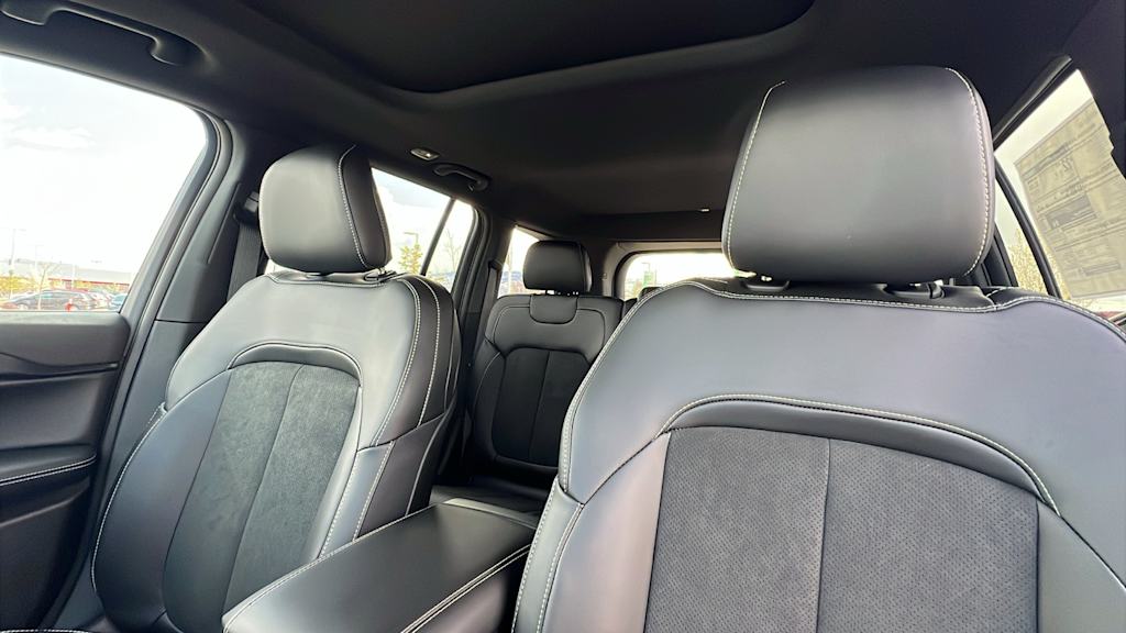 2025 Jeep Grand Cherokee Altitude 10